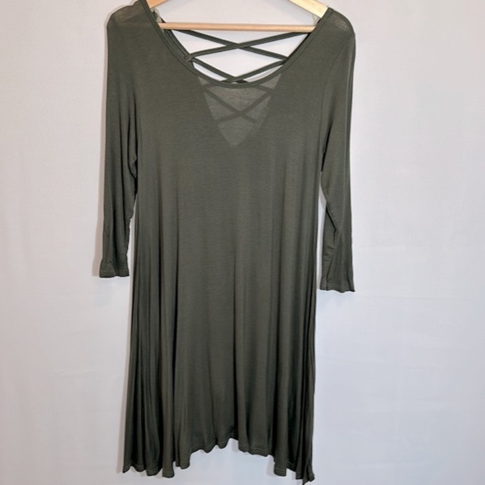 Heart Hips Womens Dress Size M 3/4 Sleeve Crisscross Back Knee Length Soft Comfy